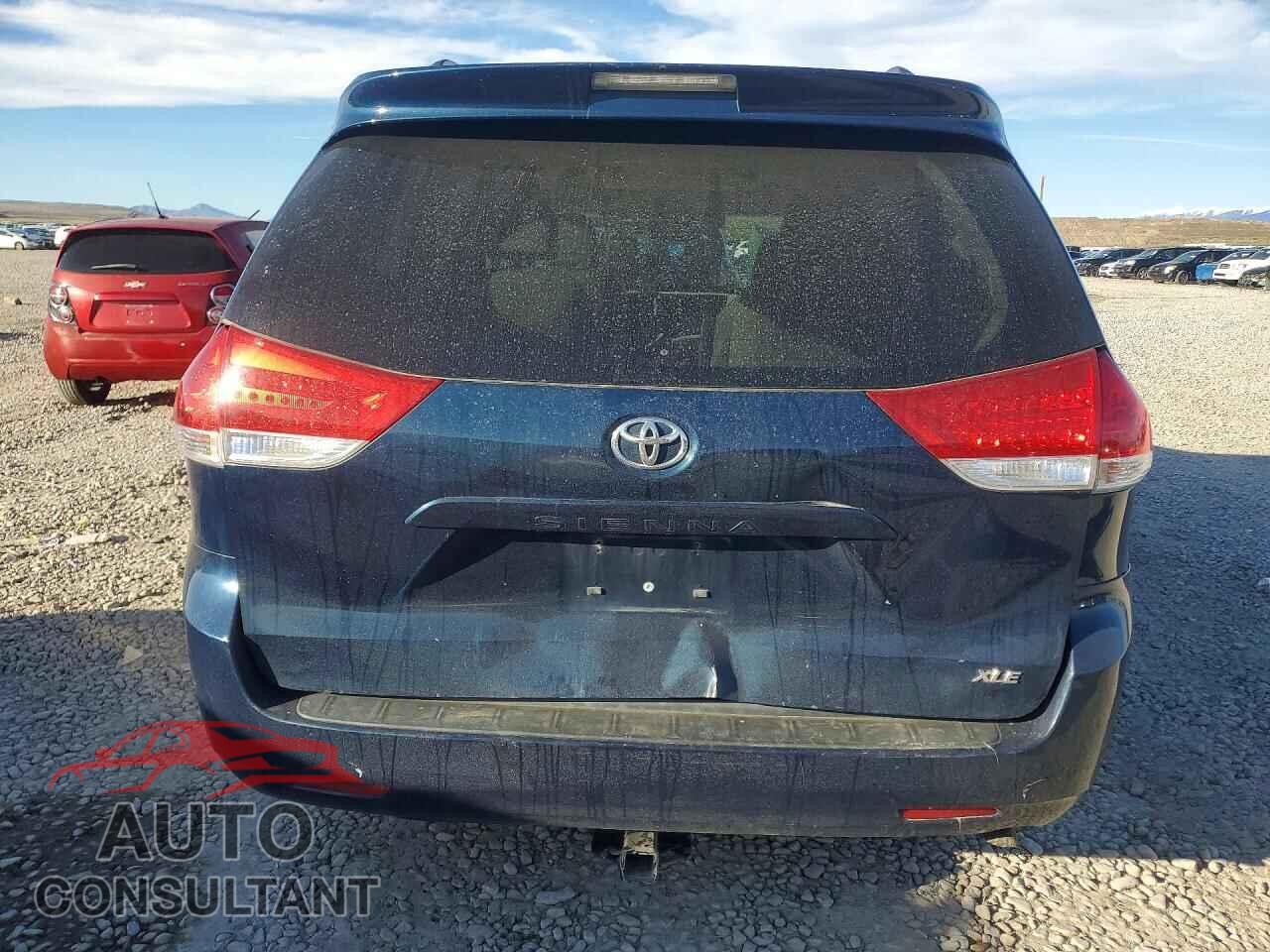 TOYOTA SIENNA 2011 - 5TDYK3DC0BS175948