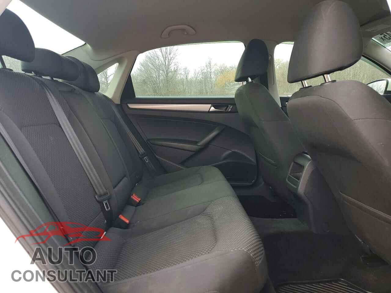 VOLKSWAGEN PASSAT 2013 - 1VWAP7A32DC068741