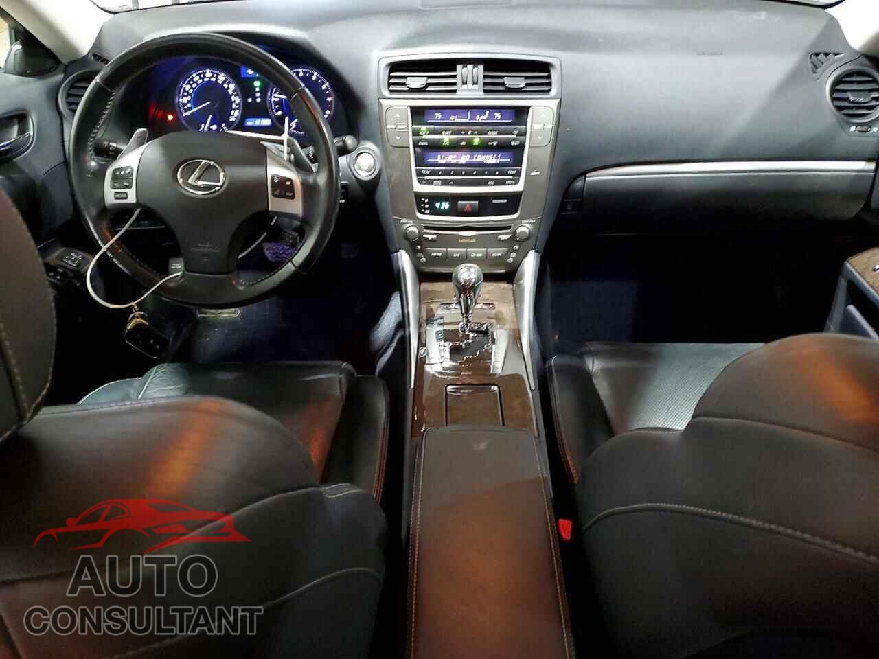 LEXUS IS 2011 - JTHCF5C22B5047413