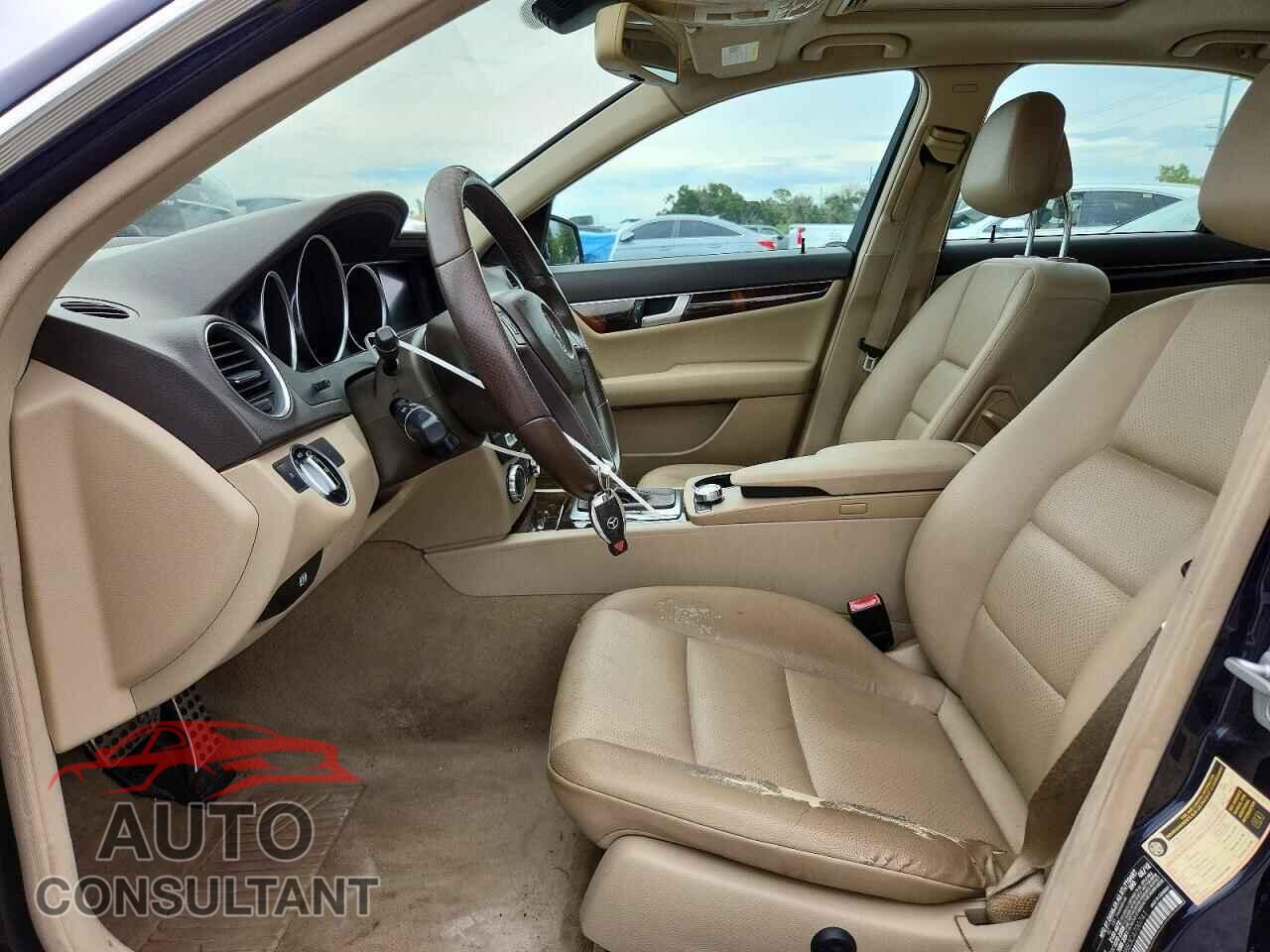 MERCEDES-BENZ C-CLASS 2012 - WDDGF8BB3CA700741