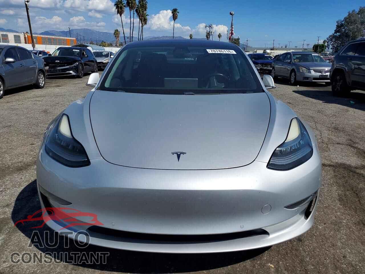 TESLA MODEL 3 2018 - 5YJ3E1EAXJF011001
