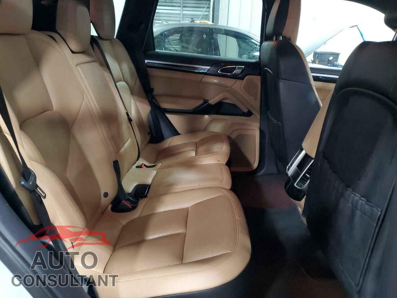 PORSCHE CAYENNE 2016 - WP1AA2A26GKA15452