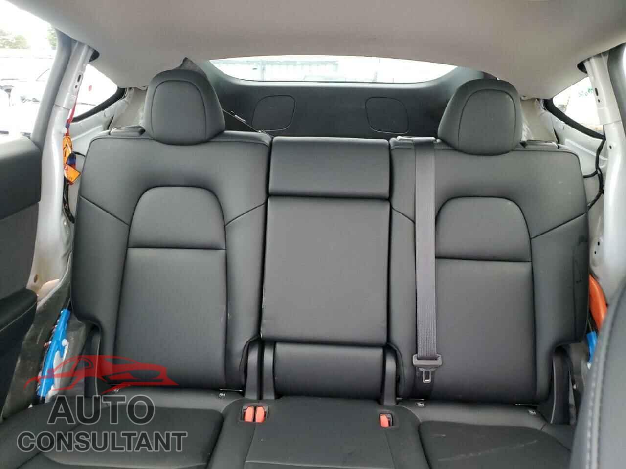TESLA MODEL Y 2023 - LRWYGDFD5PC901807