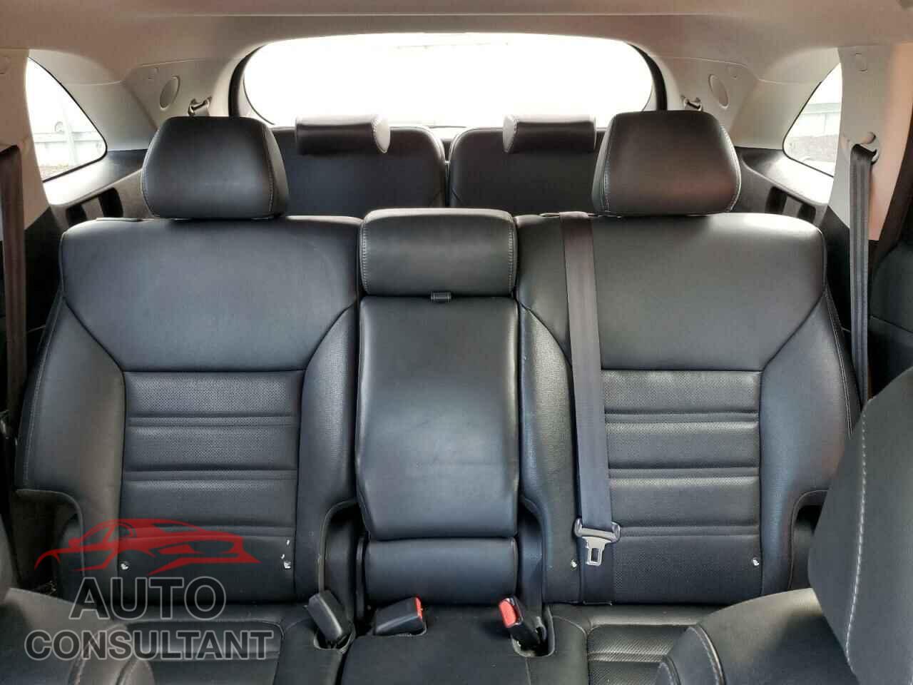 KIA SORENTO 2017 - 5XYPKDA58HG196012