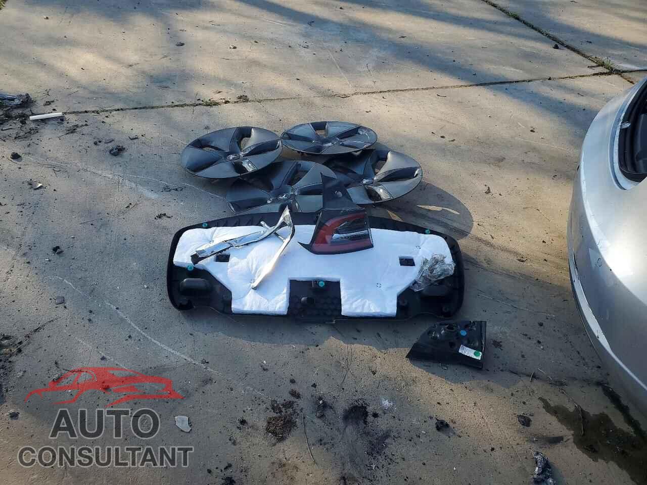 TESLA MODEL 3 2018 - 5YJ3E1EA4JF014251
