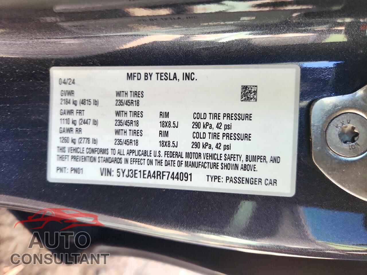 TESLA MODEL 3 2024 - 5YJ3E1EA4RF744091