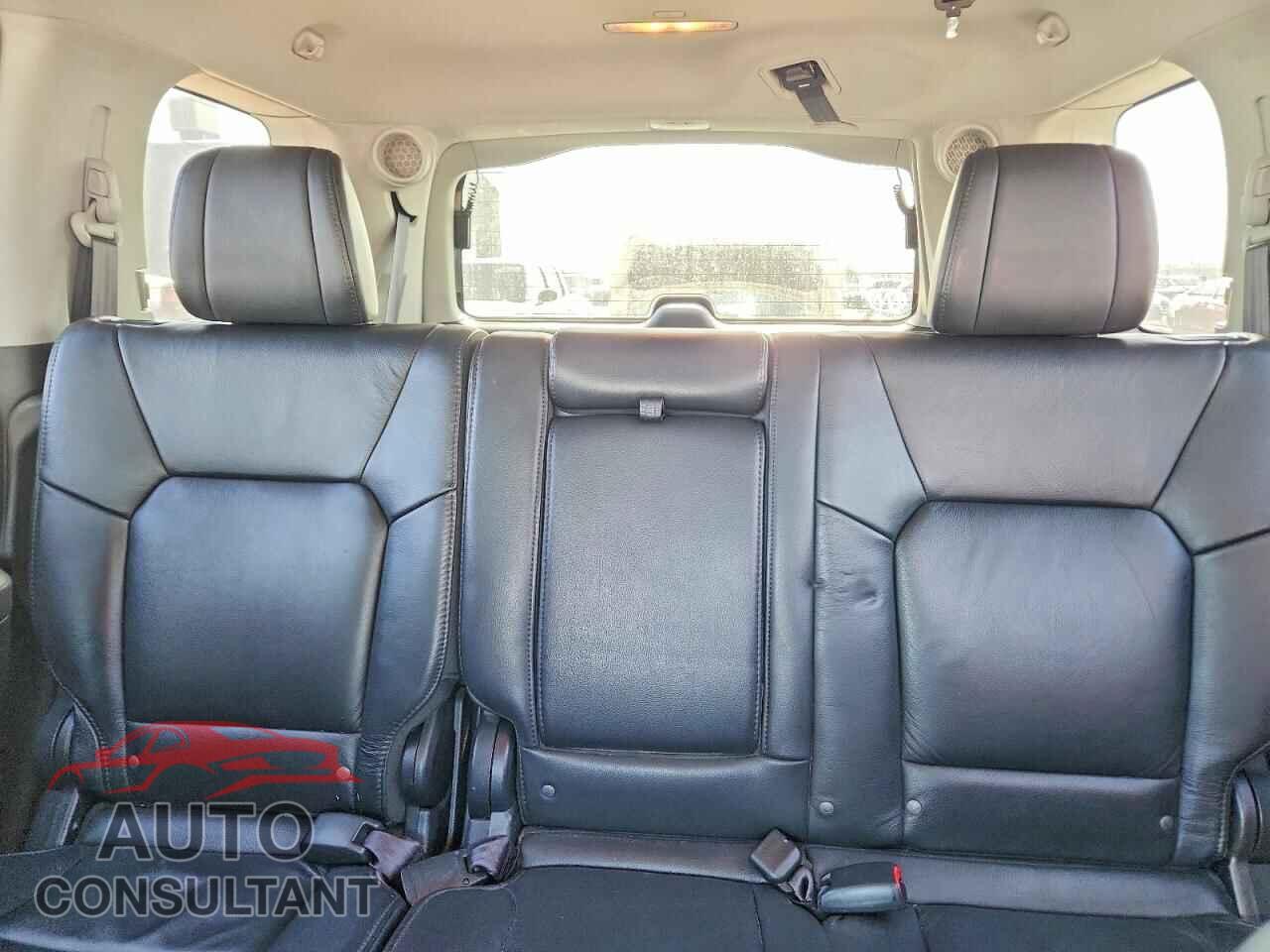 HONDA PILOT 2015 - 5FNYF4H94FB052995