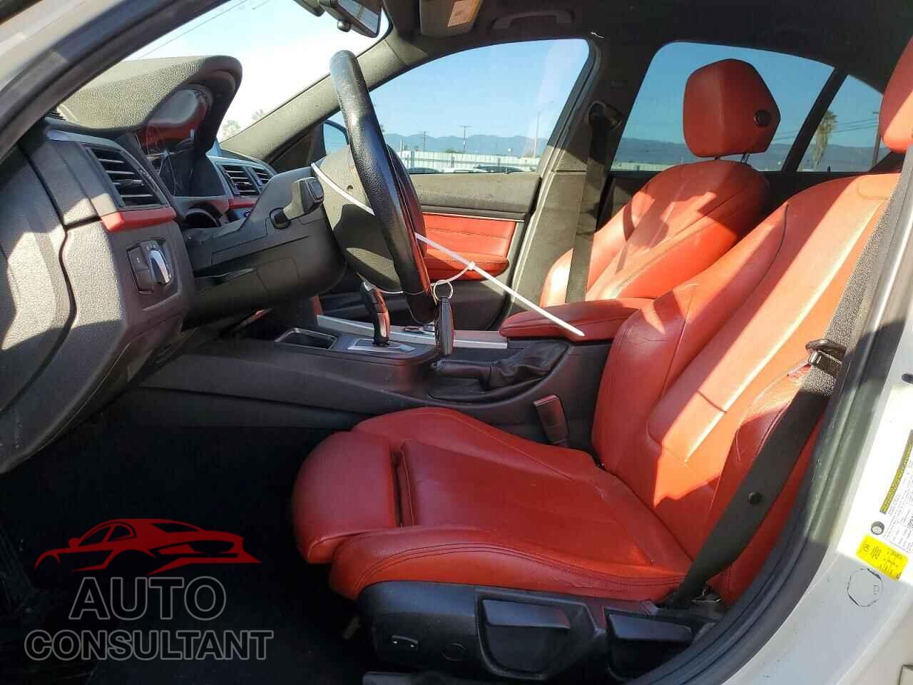 BMW 3 SERIES 2012 - WBA3C1C54CF433921