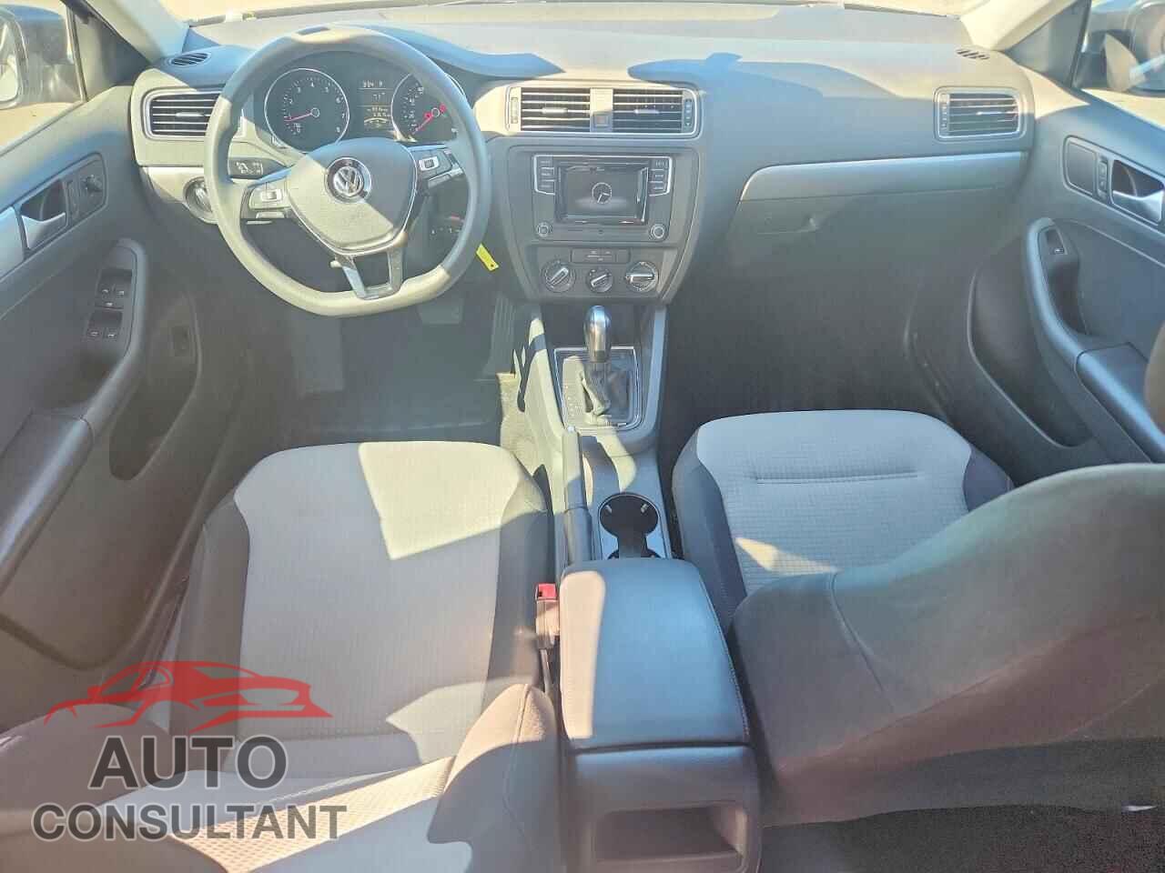 VOLKSWAGEN JETTA 2017 - 3VW2B7AJ5HM305843