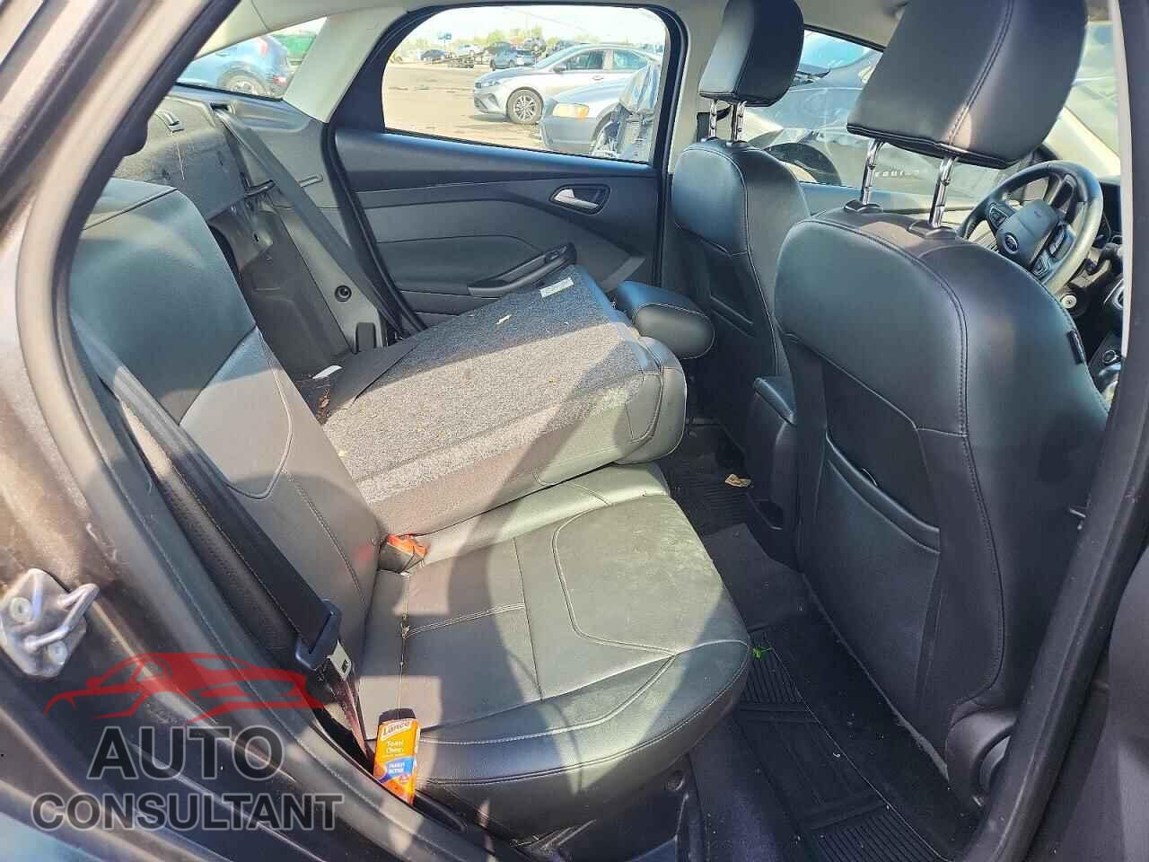 FORD FOCUS 2015 - 1FADP3F21FL230229