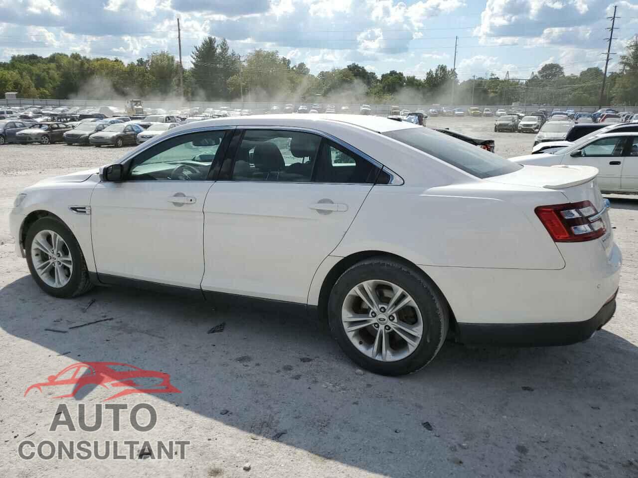 FORD TAURUS 2018 - 1FAHP2E84JG130984