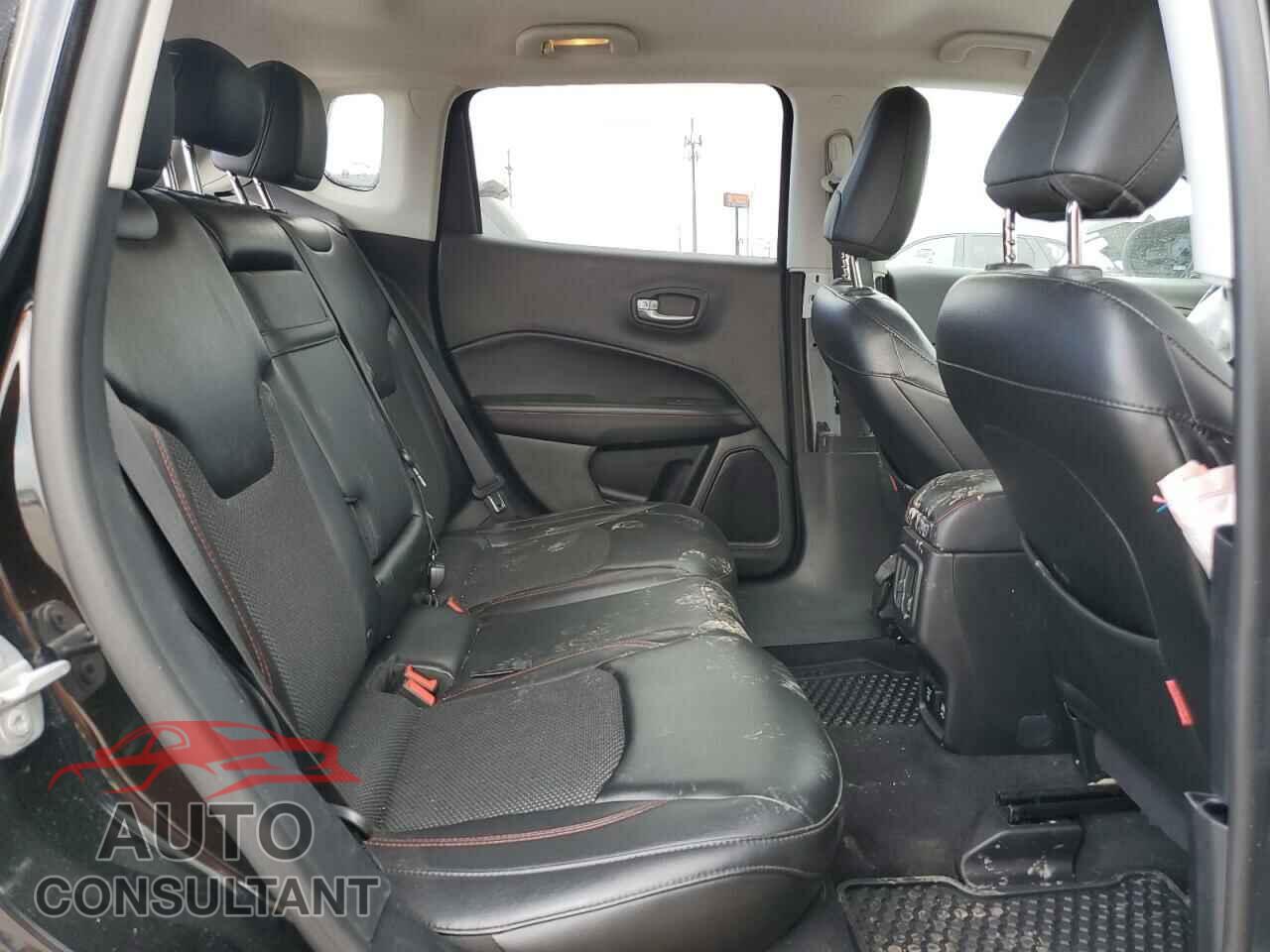 JEEP COMPASS 2018 - 3C4NJDDB7JT458323