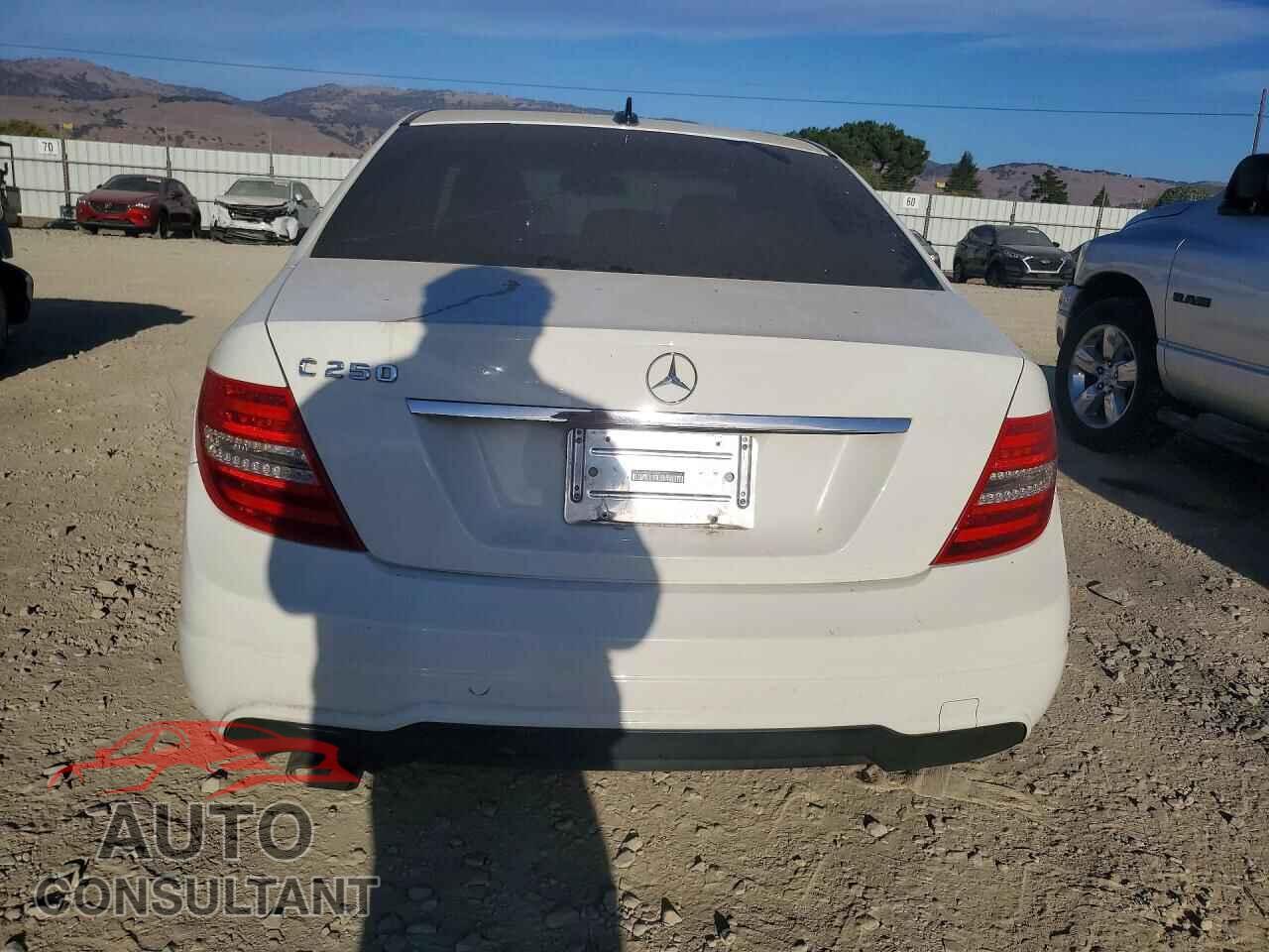MERCEDES-BENZ C-CLASS 2012 - WDDGF4HB2CA641097