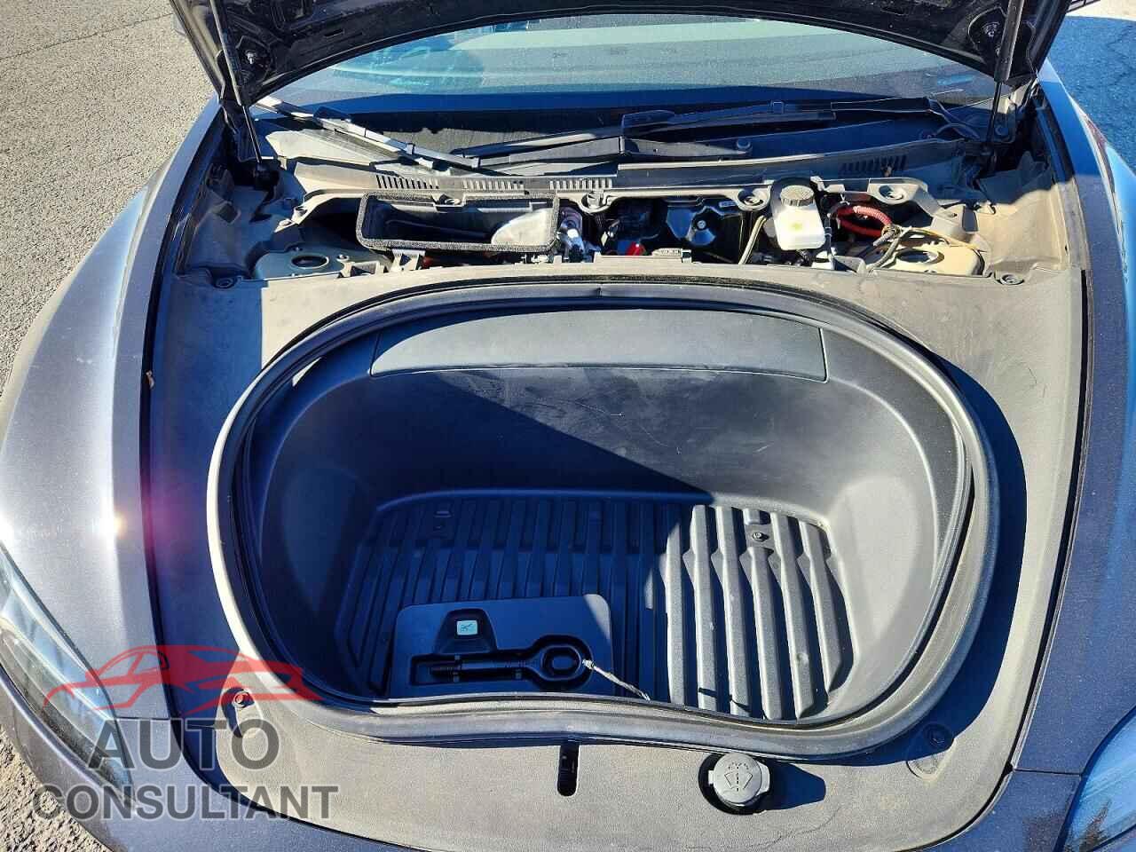TESLA MODEL 3 2024 - 5YJ3E1EA4RF724343