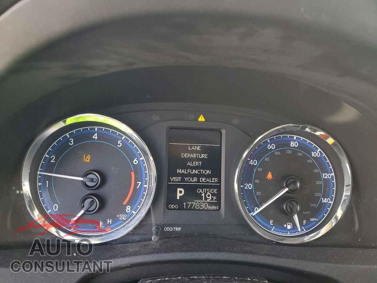 TOYOTA COROLLA 2017 - 2T1BURHE3HC796830