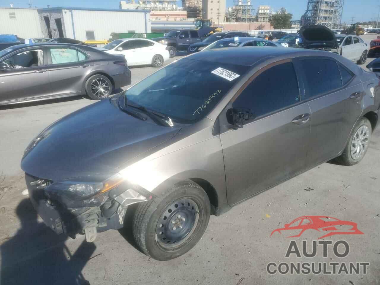 TOYOTA COROLLA 2018 - 5YFBURHE2JP740870