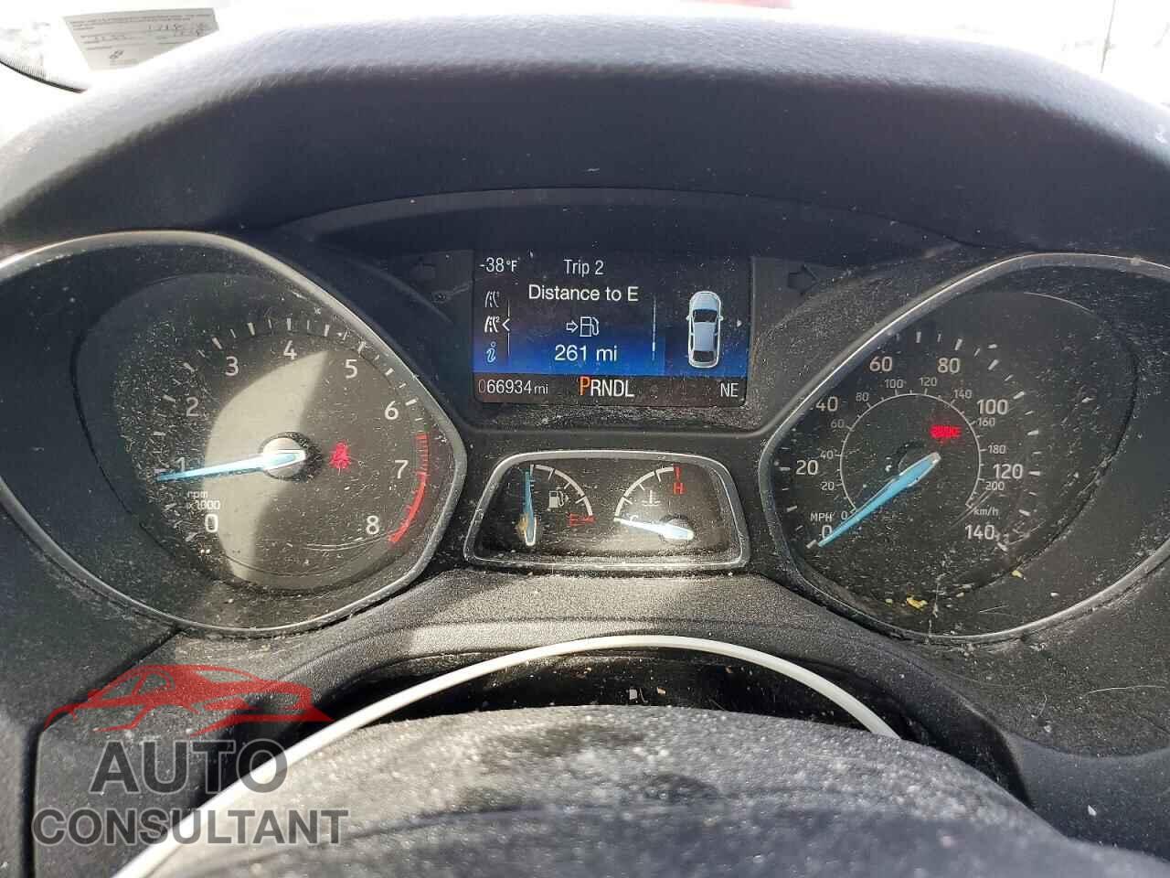FORD FOCUS 2018 - 1FADP3F29JL268378