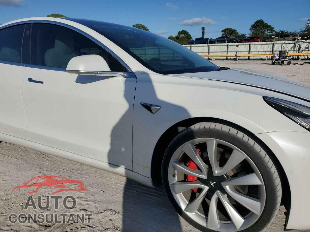TESLA MODEL 3 2018 - 5YJ3E1EB8JF055779