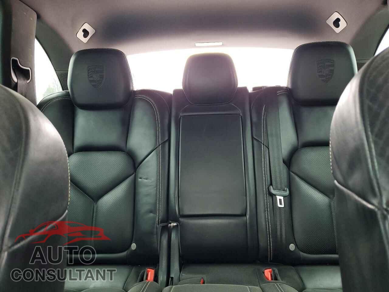 PORSCHE CAYENNE 2017 - WP1AA2A21HKA86236