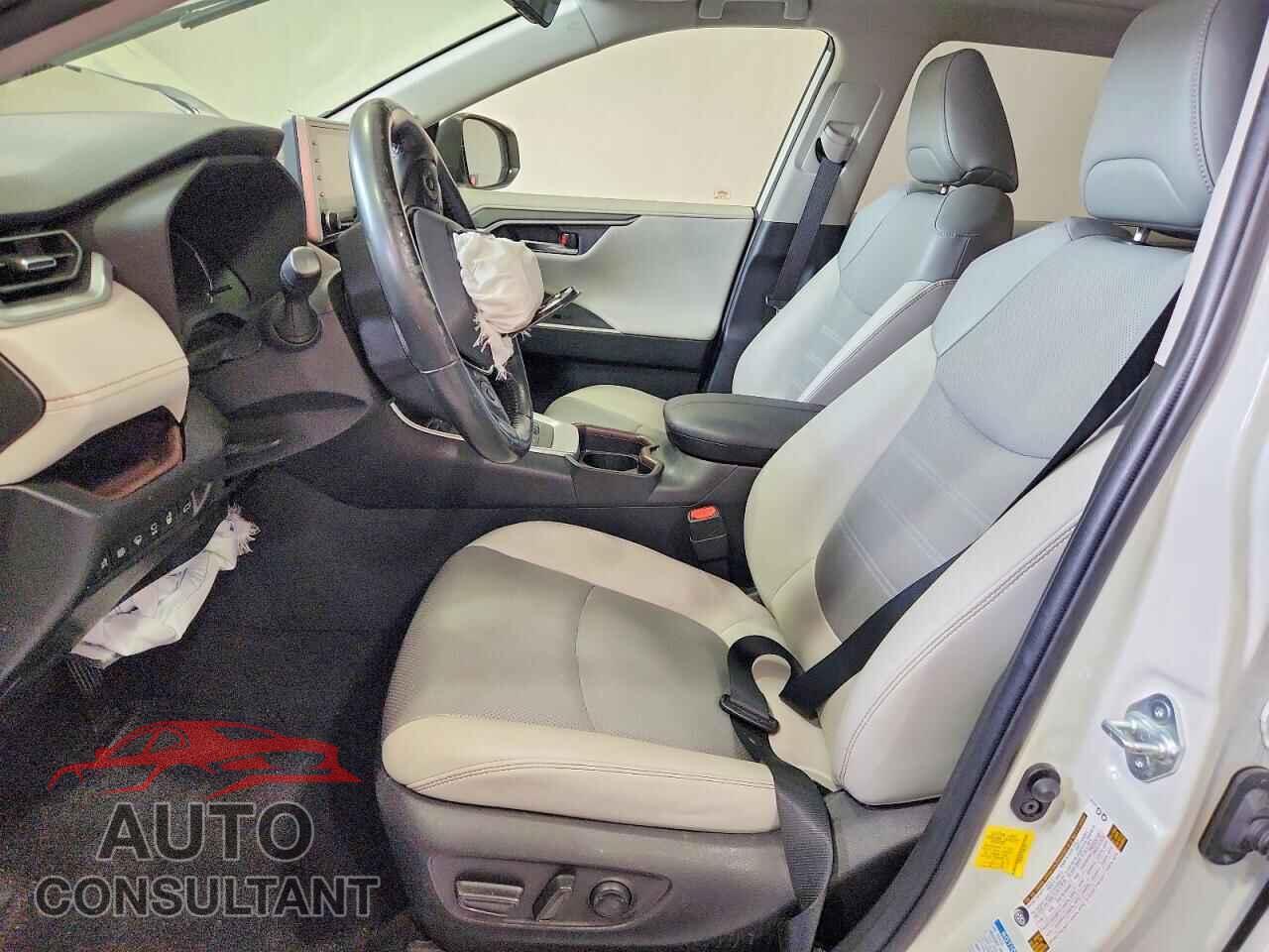 TOYOTA RAV4 2019 - JTMDWRFV1KJ013473