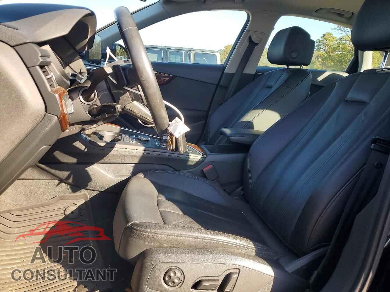 AUDI A4 2019 - WAUDNAF43KA027285