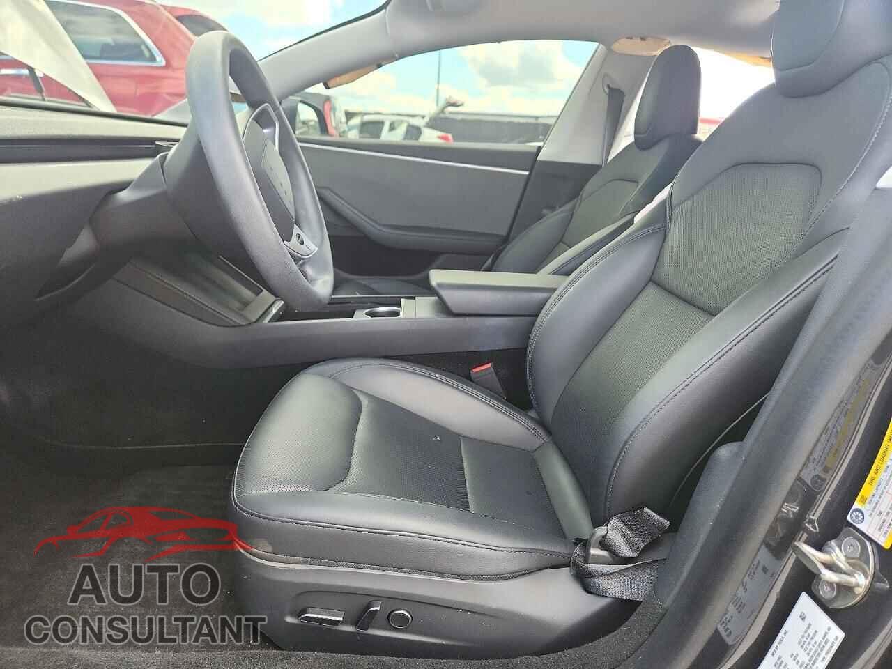 TESLA MODEL 3 2024 - 5YJ3E1EA4RF724147
