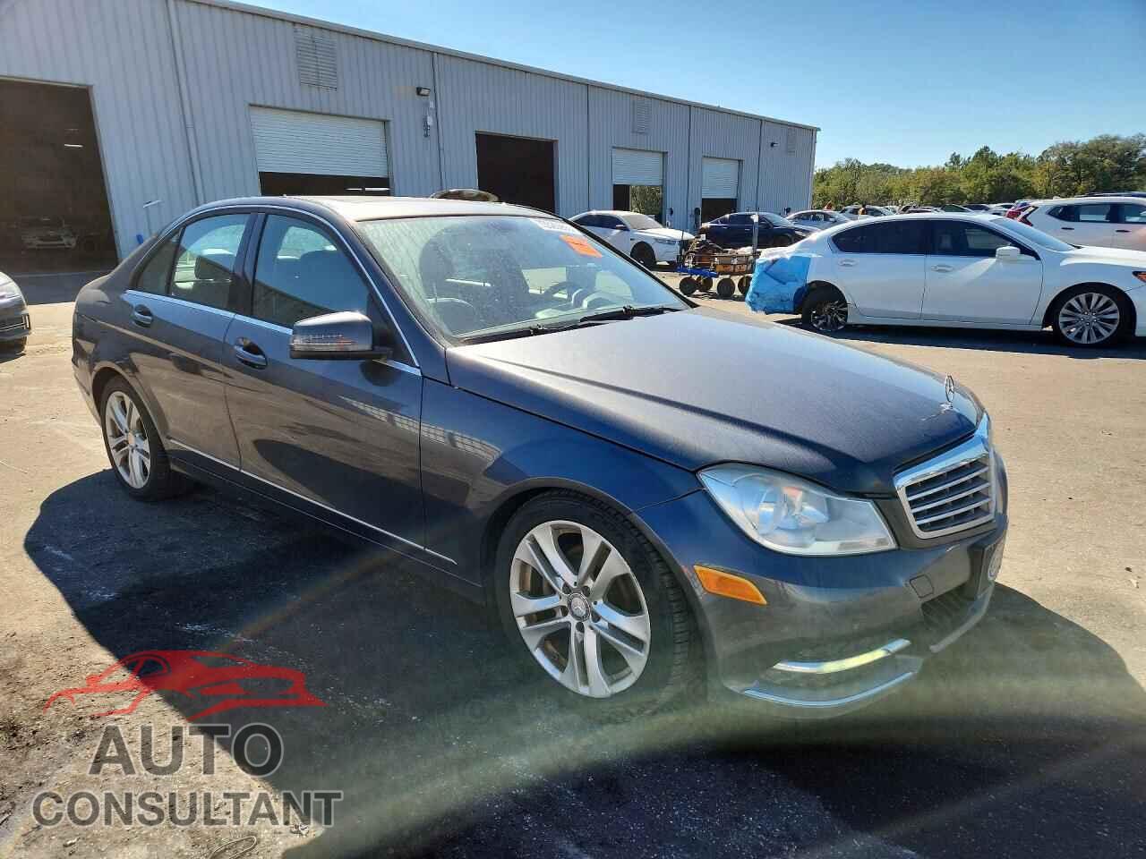 MERCEDES-BENZ C-CLASS 2013 - WDDGF4HB2DF970841