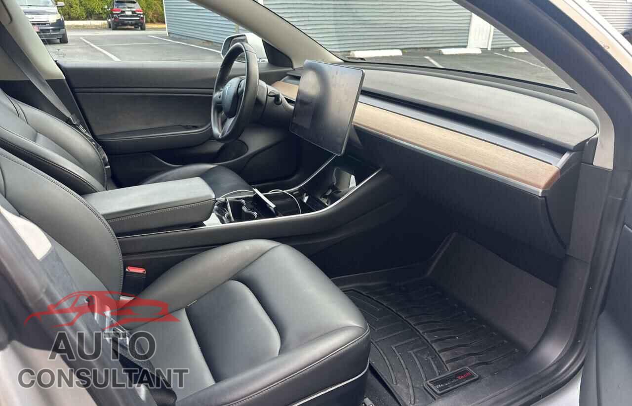 TESLA MODEL 3 2018 - 5YJ3E1EB8JF121473