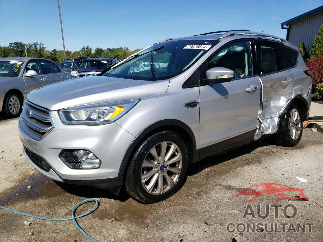 FORD ESCAPE 2017 - 1FMCU0J93HUC21882