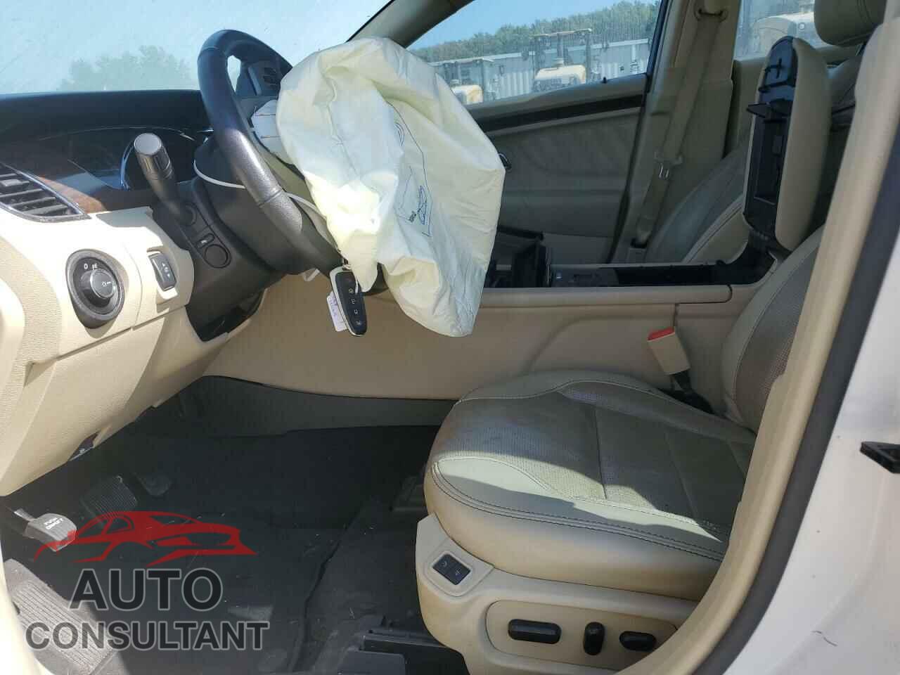 FORD TAURUS 2018 - 1FAHP2F84JG142065