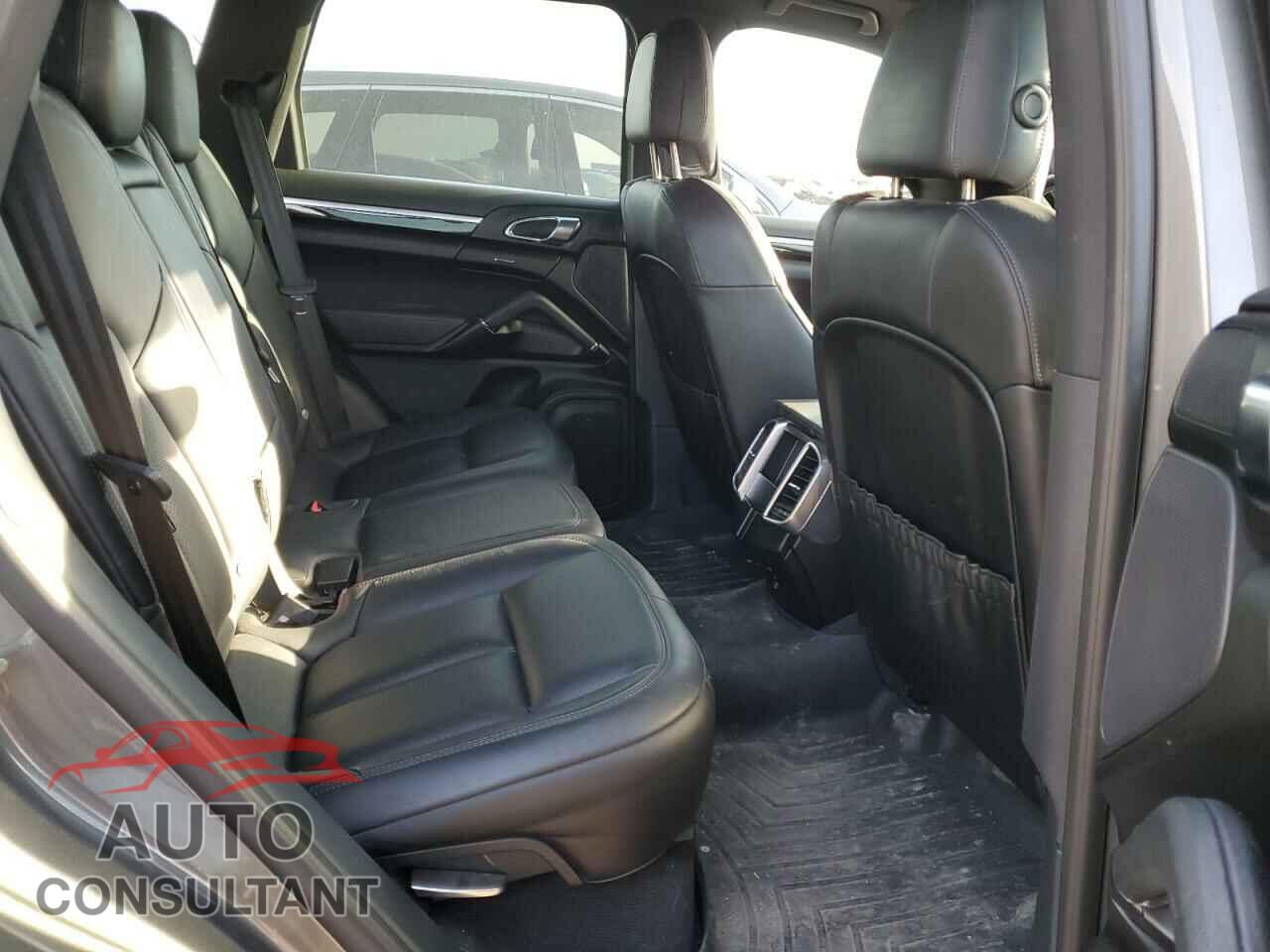PORSCHE CAYENNE 2016 - WP1AA2A27GLA06169