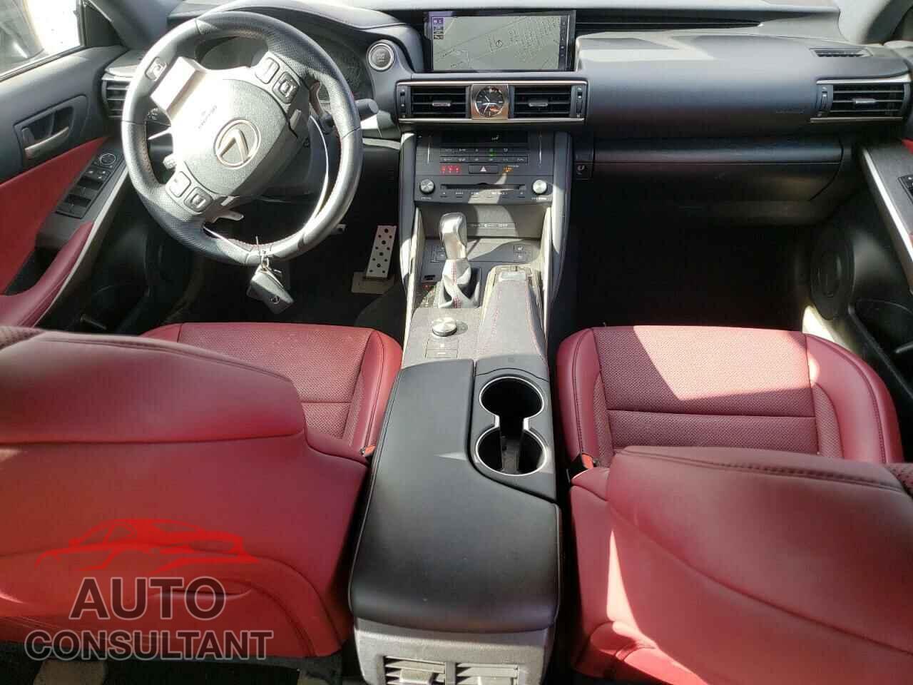 LEXUS IS 2019 - JTHC81D22K5035120