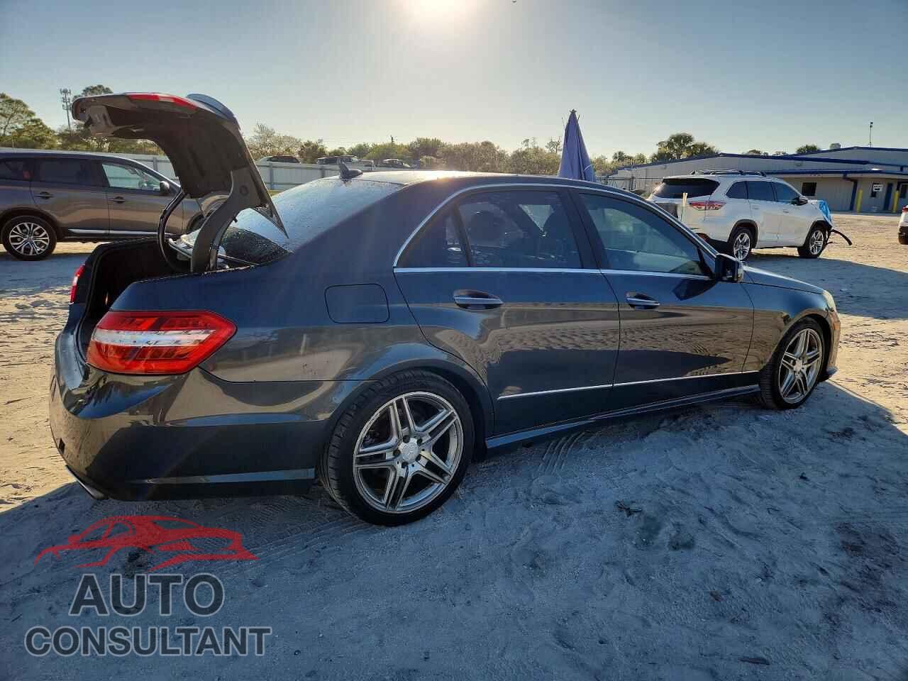 MERCEDES-BENZ E 2011 - WDDHF5GB3BA514854