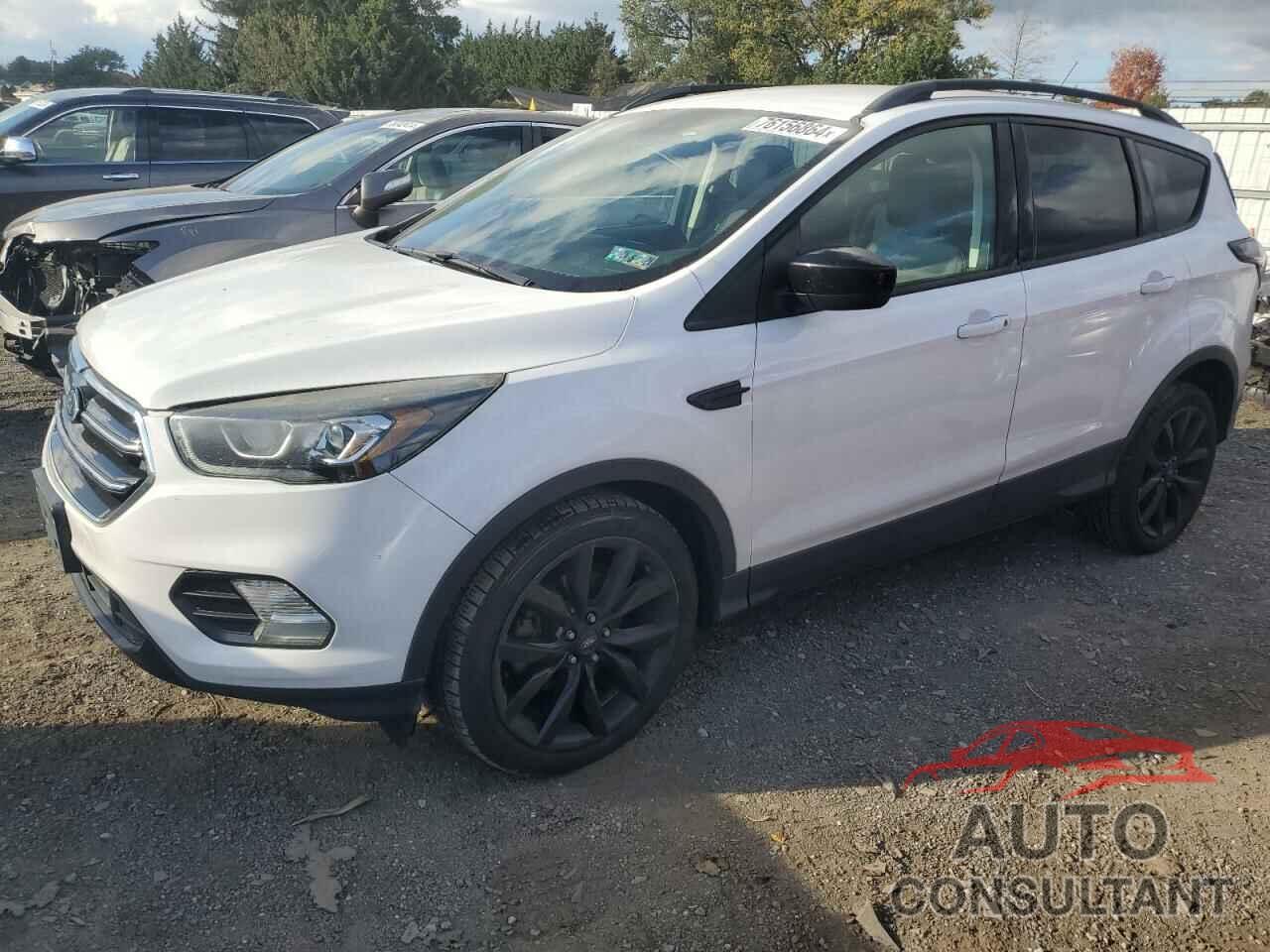FORD ESCAPE 2017 - 1FMCU0GD2HUC30715