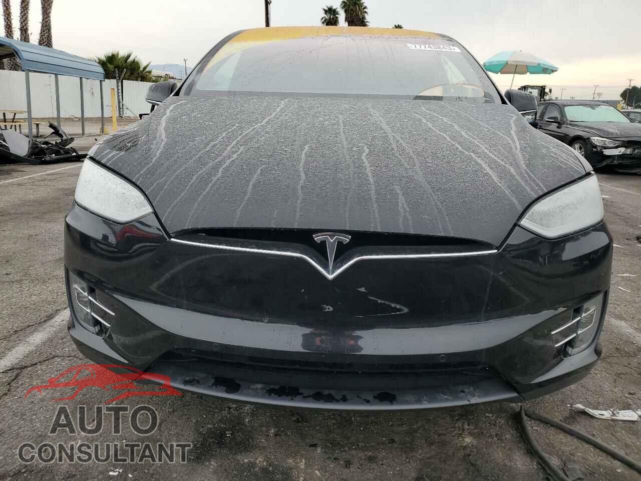 TESLA MODEL X 2017 - 5YJXCAE22HF077584