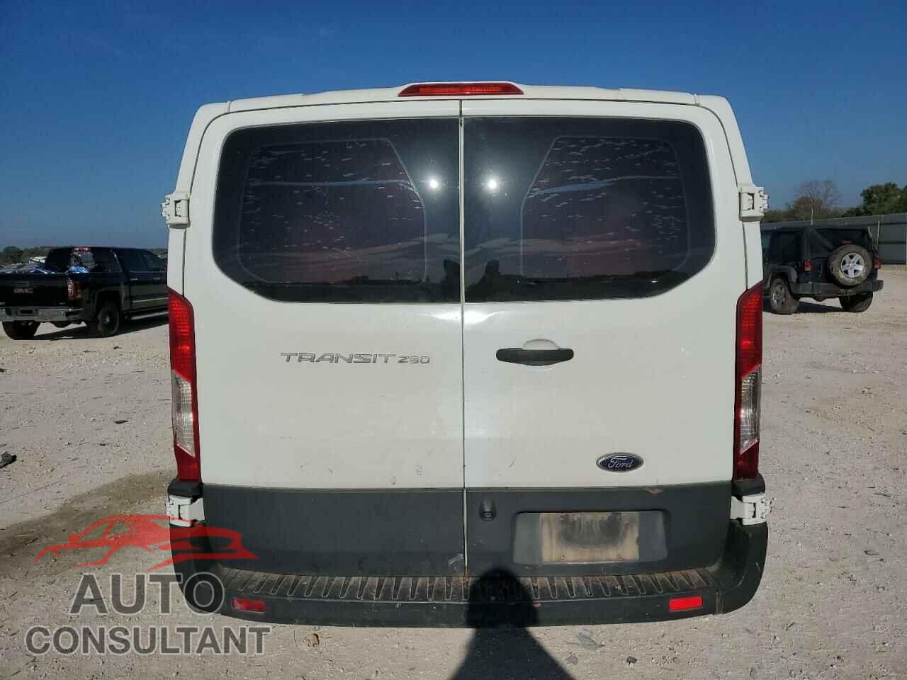 FORD TRANSIT 2017 - 1FTYR1ZM9HKB39631