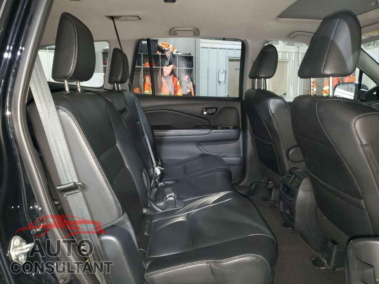 HONDA PILOT 2017 - 5FNYF6H57HB011305