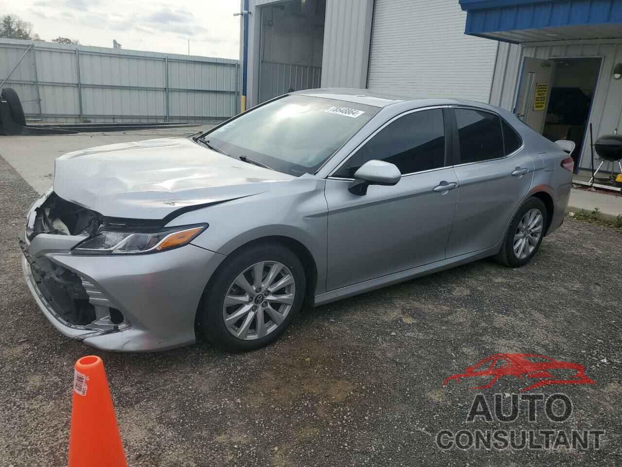 TOYOTA CAMRY 2018 - 4T1B11HK6JU107383
