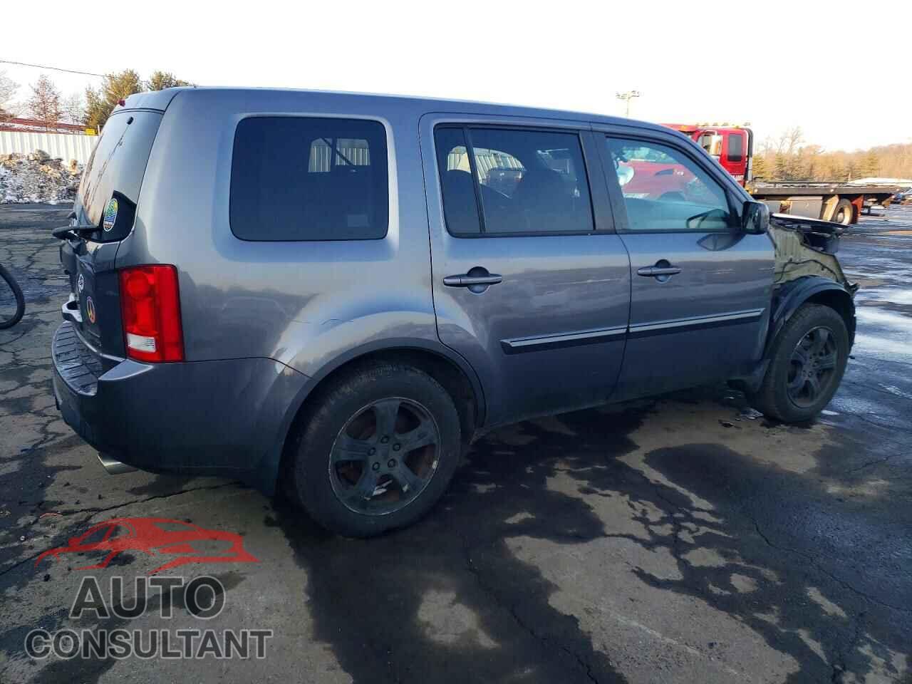 HONDA PILOT 2015 - 5FNYF4H32FB010031