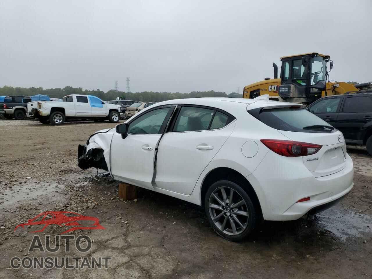 MAZDA 3 2018 - 3MZBN1L39JM193833