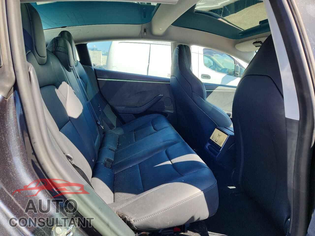 TESLA MODEL 3 2024 - 5YJ3E1ET9RF863479