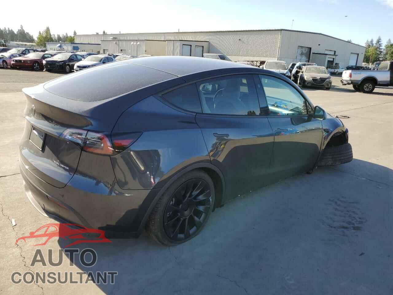 TESLA MODEL Y 2024 - 7SAYGAEE2RF080993
