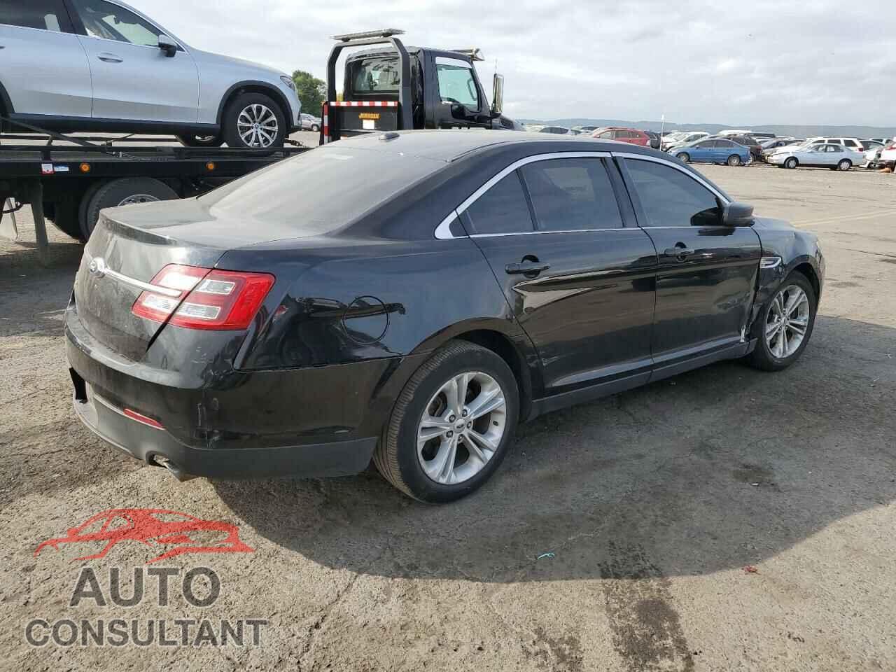 FORD TAURUS 2018 - 1FAHP2D82JG129592