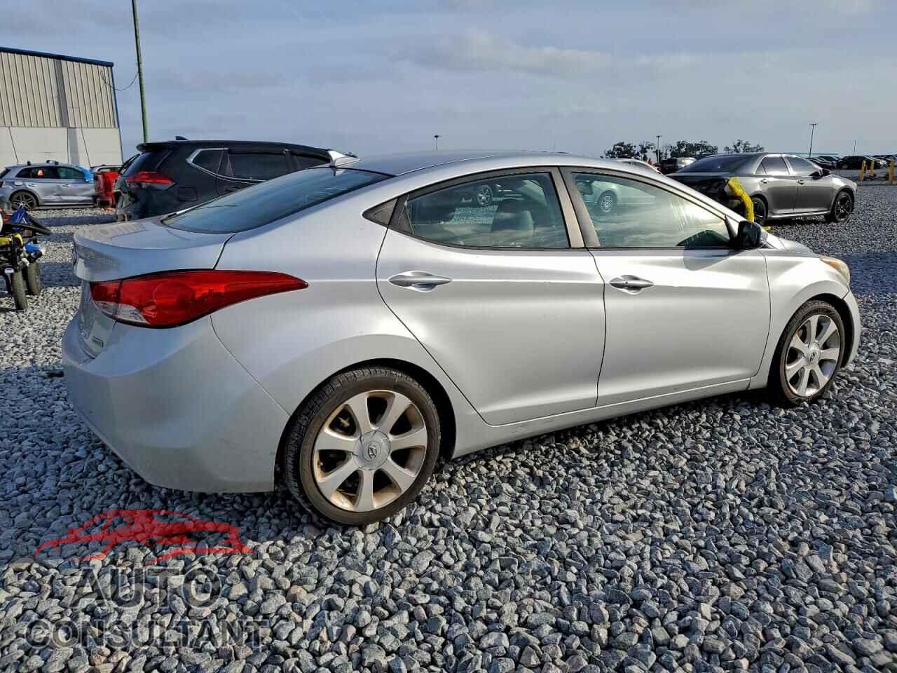 HYUNDAI ELANTRA 2013 - 5NPDH4AE9DH349596