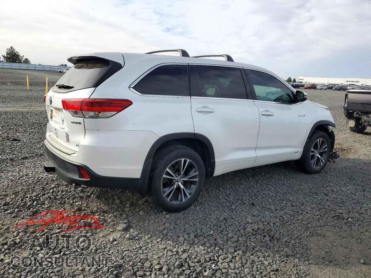 TOYOTA HIGHLANDER 2018 - 5TDBGRFH9JS037889