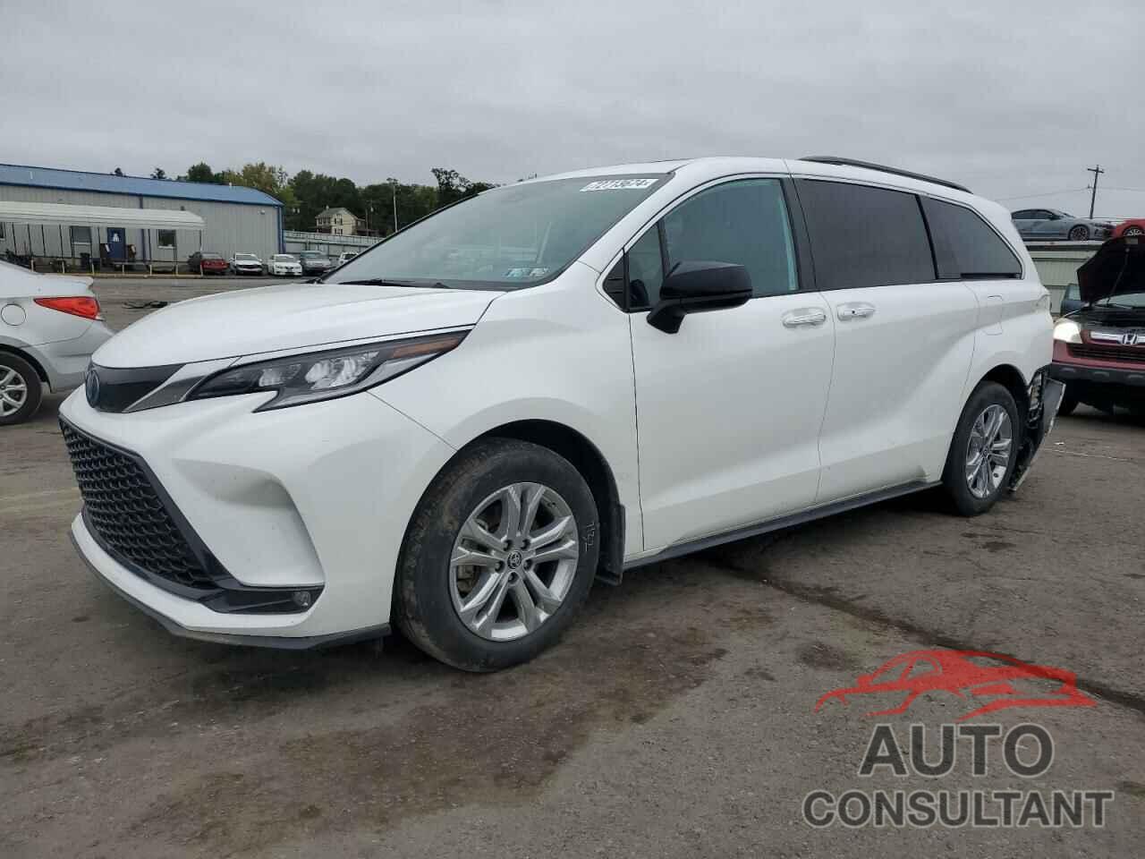 TOYOTA SIENNA 2022 - 5TDXSKFC8NS068539