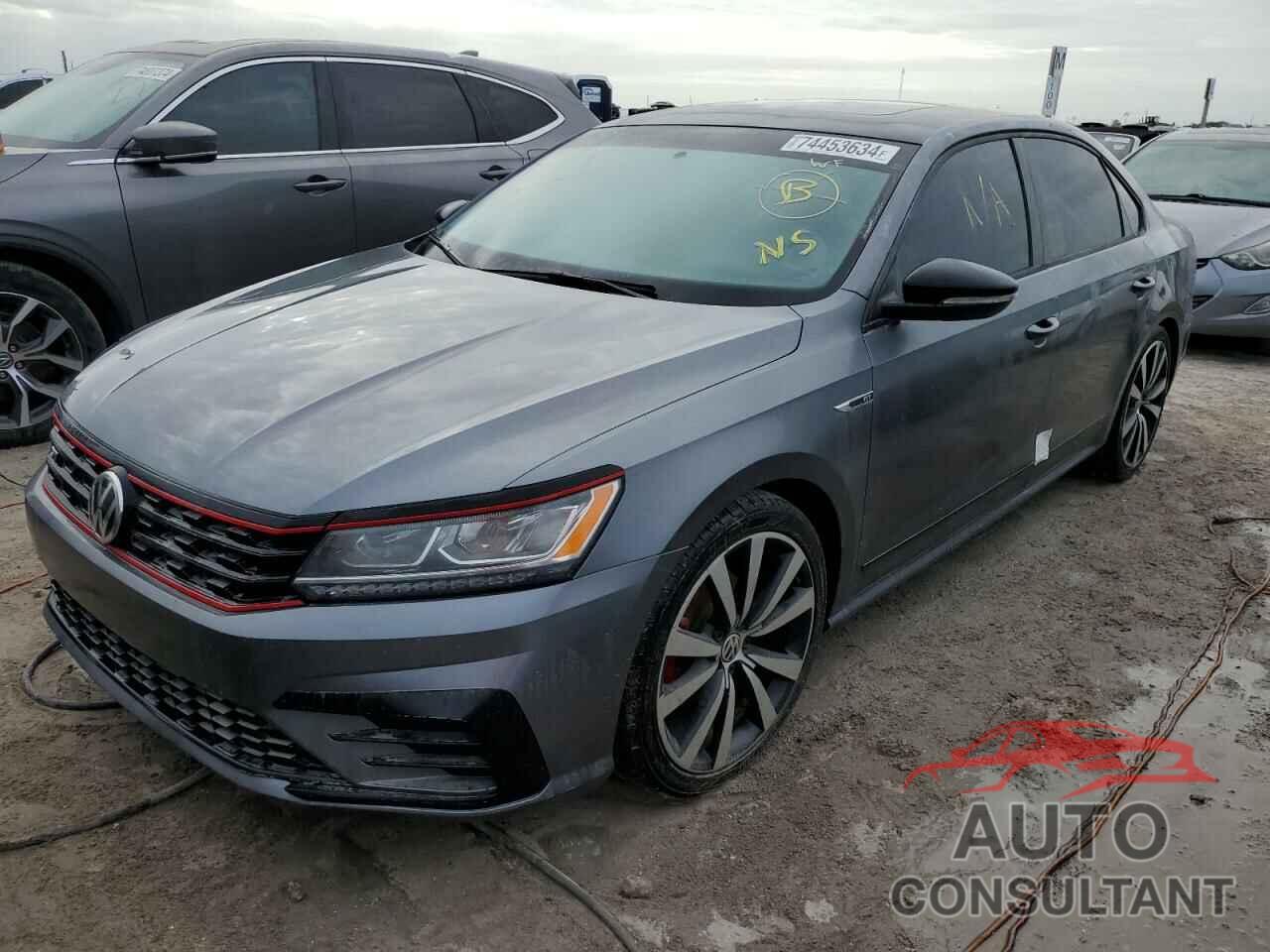 VOLKSWAGEN PASSAT 2018 - 1VWJM7A31JC034312