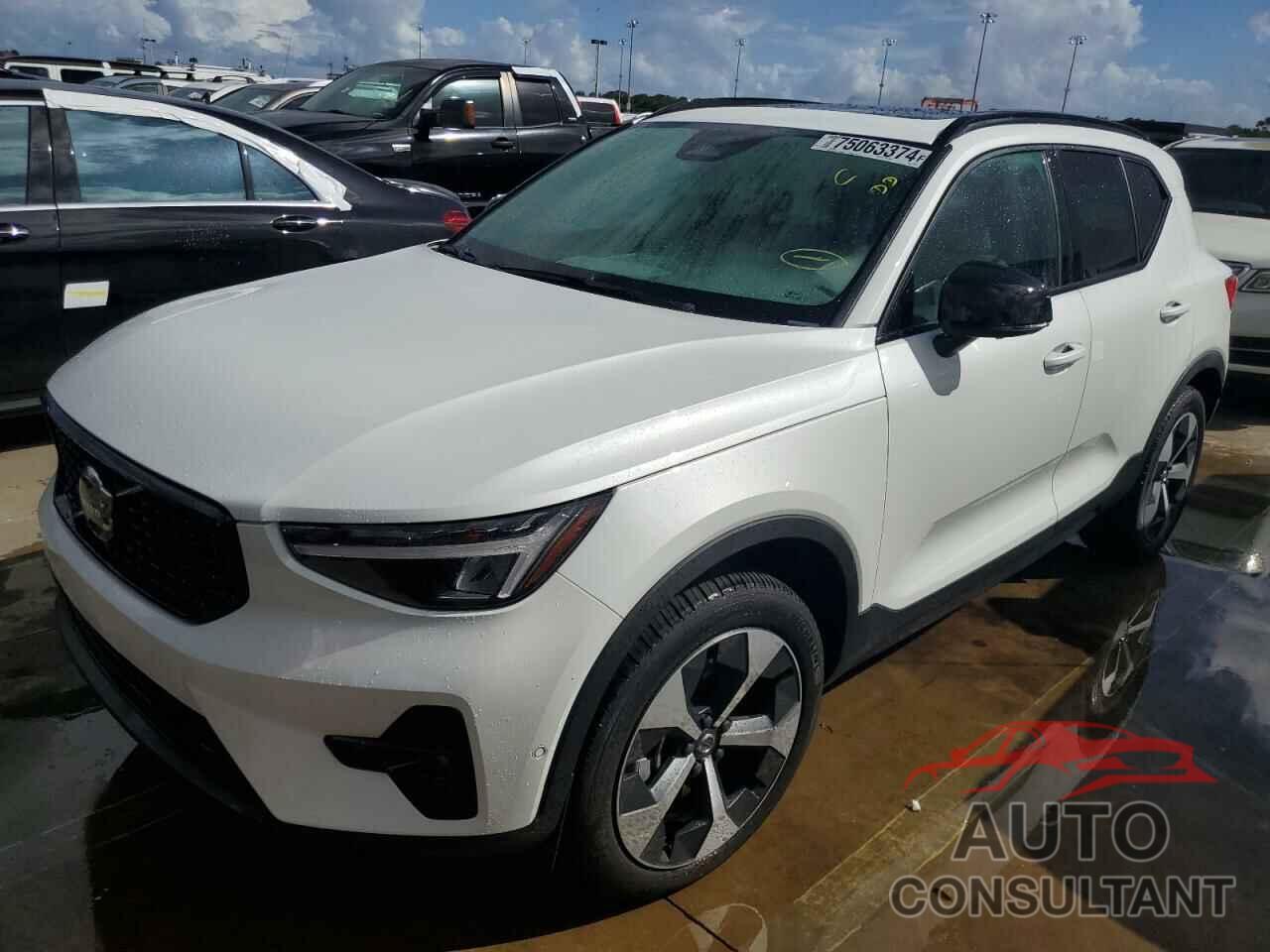 VOLVO XC40 PLUS 2024 - YV4L12ULXR2314263