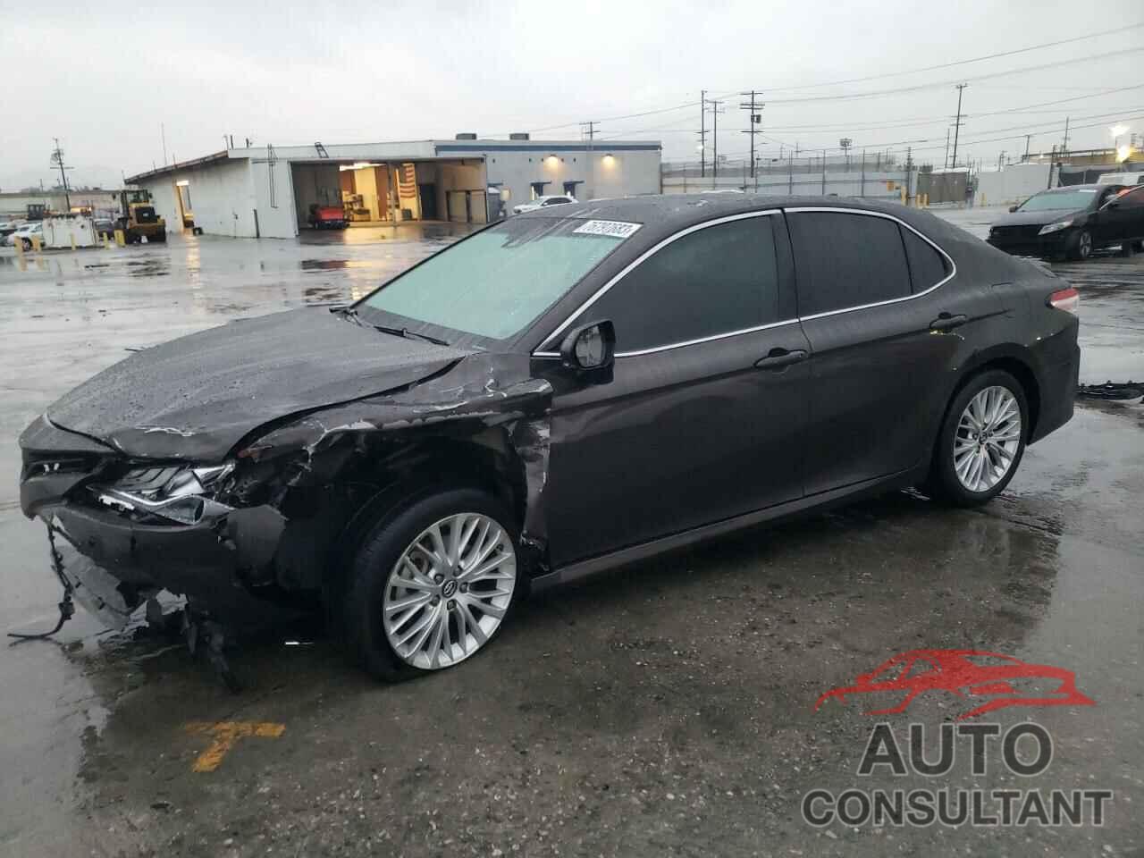 TOYOTA CAMRY 2018 - 4T1B11HK8JU041743