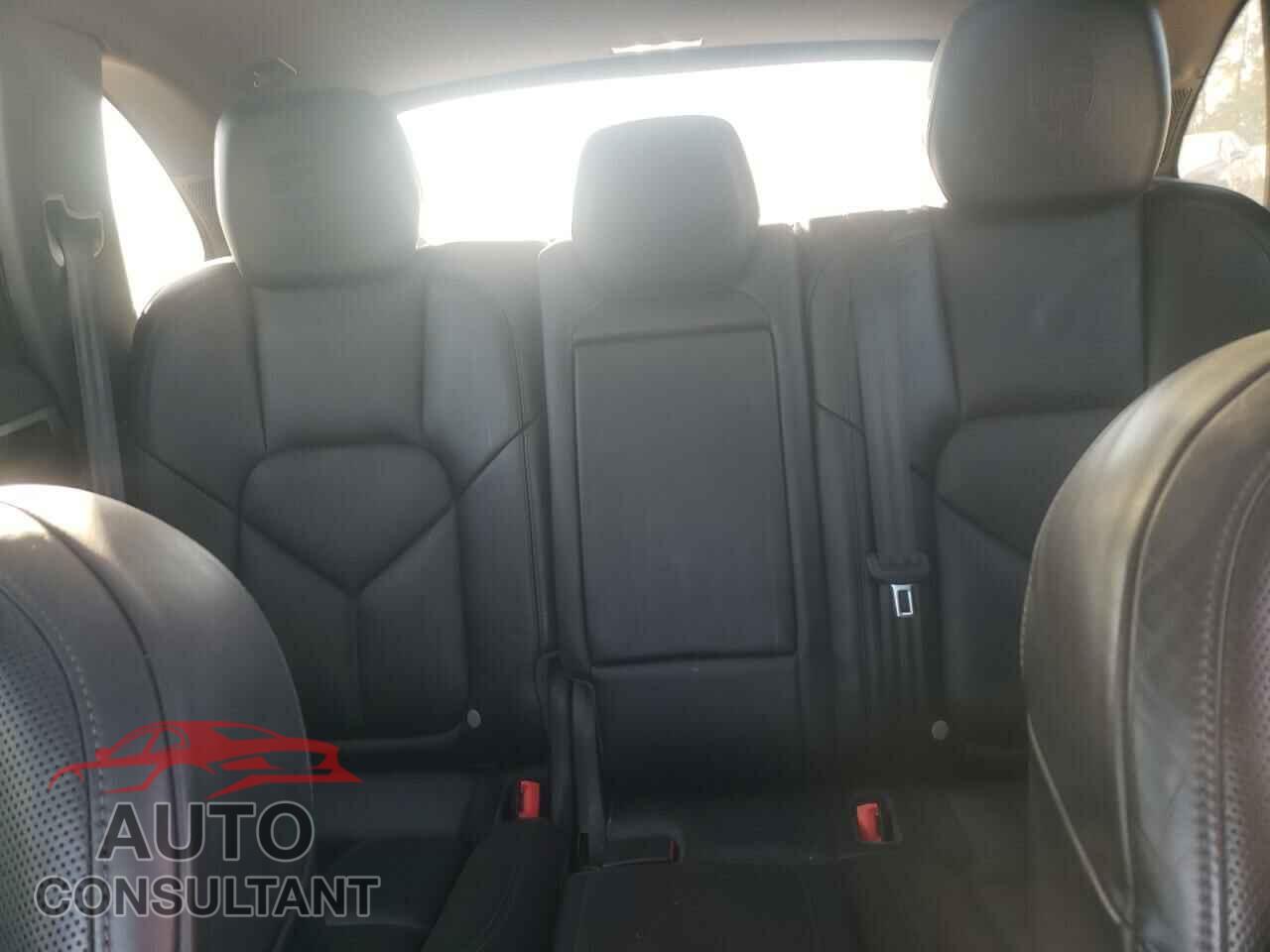 PORSCHE CAYENNE 2016 - WP1AB2A26GLA92894